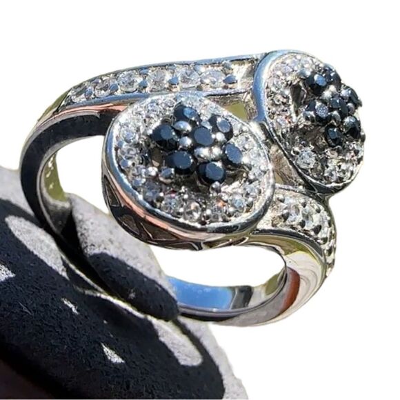 Elegant 925 Sterling Silver Black & White Diamond Ring – Size 7 - Picture 3 of 17